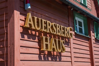 Der Gasthof auf dem Auersberg bleibt laut Inhaber Peter Simmel offen.