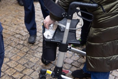 Immer wieder treffen die Polizisten auch auf Leichtsinn wie beispielsweise offene Handtaschen oder nicht sicher verwahrte Geldbörsen.