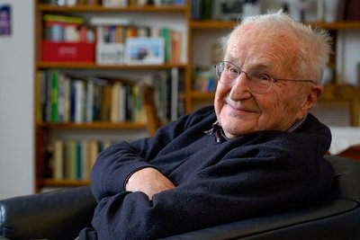 Der ehemalige Karl-Marx-Städter und Chemnitzer Schauspieldirektor Hartwig Albiro ist zufrieden mit seinem Leben, doch ob er alles noch mal genauso machen würde, wisse er nicht, sagt er. 
