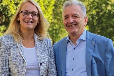 Führen gemeinsam die Geschäfte der Saxony international School: Dr. Sabrina Simchen-Schubert und Rüdiger School.
