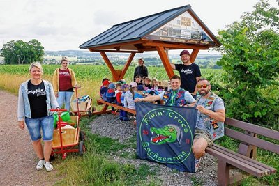 Tino Walther (re.) und Steve Bene von den „Ridin’ Crocs“ kamen zur Einweihung der Sitzgruppe.