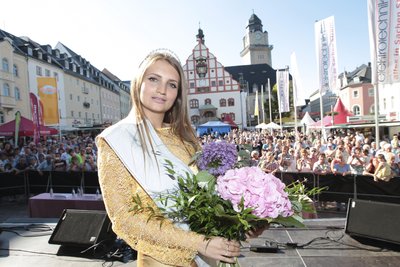 Viele Plauener fieberten mit und freuten sich mit einem Riesenapplaus über die neue Spitzenprinzessin Barbara Riss.
