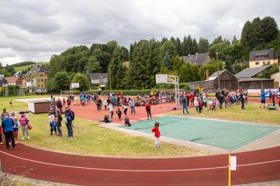 80 junge Sportlerinnen und Sportler waren zum Reiner-Pohl-Sportfest nach Gornsdorf gekommen.