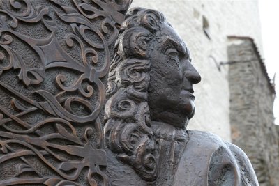 In Rabenstein erinnert ein Denkmal an Hans Carl von Carlowitz.