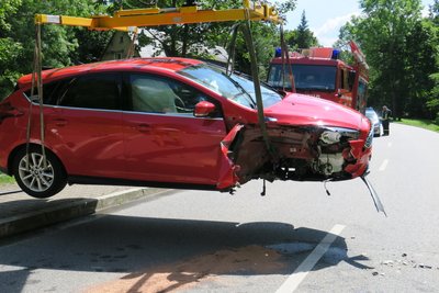 Am frühen Nachmittag ist es in Zschorlau auf der Talstraße zu einem Unfall gekommen. 