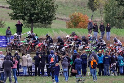 Viel Andrang: Das Stoppelcross lockte am Samstag mehr als 500 Besucher an.