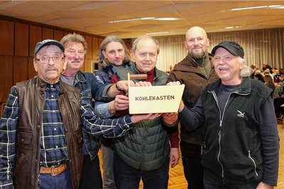 2900 Euro landete letztlich im "Kohlekasten", der als Spendenbox fungierte. Die Eskimos, die ebenfalls ohne Gage spielten, brachten das Publikum zu später Stunde sogar zum Tanzen.