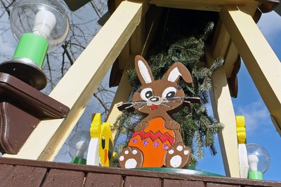 Eine Woche vor Ostern gibt es das Osterevent rund um die Osterpyramide in Reichenbach.