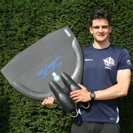 Robert Golenia mit seiner Flosse, die ihn in einem unglaublichen Tempo durch das Wasser bringt. Mit der will der Plauener bei den World Games und danach bei der Weltmeisterschaft für Furore sorgen.