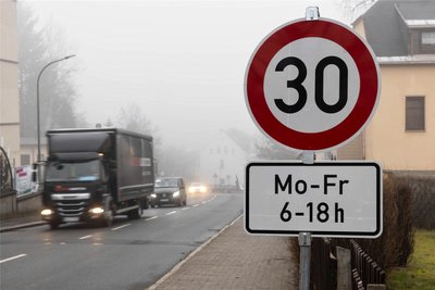 Voraussichtlich im Mai soll der Bau eines Fußgängerüberwegs an der Ehrenfriedersdorfer Straße in Geyer beginnen.