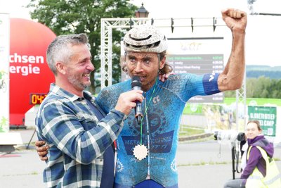 Er wollte schon seit seiner Kindheit den Erzgebirgs-Bike-Marathon gewinnen: Anton Albrecht (rechts). Voriges Jahr war es dann endlich soweit.
