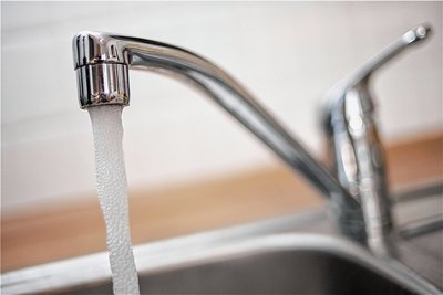 Gegen die Erhöhung der Wasserentnahmeabgabe hat sich die Verbandsversammlung des Zweckverbands Wasserwerke Westerzgebirge ausgesprochen. 