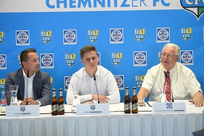 Sportdirektor Thomas Sobotzik, CFC-Sprecher Steffen Wunderlich und Sponsor Hans J. Naumann von Niles Simmons Hegenscheidt