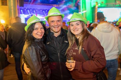 Auch Angelika, Heiko und Celine Mende haben bis 2 Uhr gefeiert.