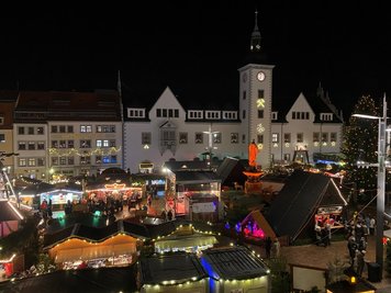 Abendlicher Blick auf den Freiberger Christmarkt.