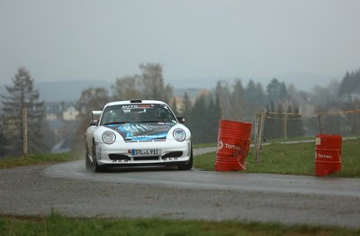 Dr. Ulf Linnbach/Nicole Linnbach im Porsche 996 GT3.