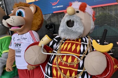 BSV-Maskottchen „Sachsen-Leo“ neben „Herzog Heinrich“ aus Marienberg.