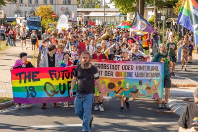 Laut Polizei zogen über 700 Teilnehmer beim letzten CSD durch Döbeln.