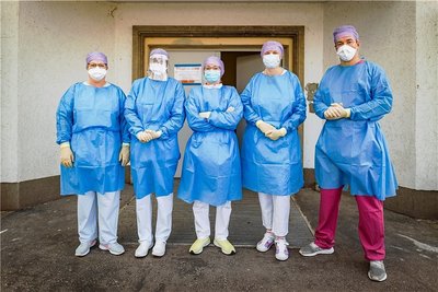 Im alten Krankenhaus an der Jahnsdorfer Straße 2 hat das Kreiskrankenhaus Stollberg eine Corona-Teststation errichtet. Dort können Menschen im Auto und ambulant getestet werden. 