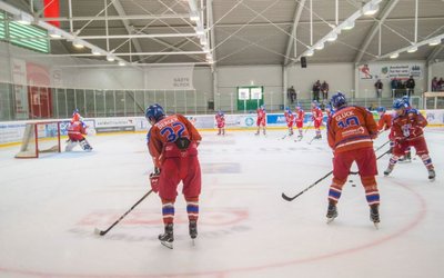Hiobsbotschaft für die Schönheider Wölfe: Das sogenannte Aufeisen des Stadions ist jetzt kurzfristig abgesagt worden. 