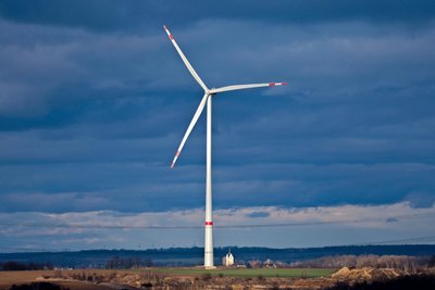 Blick zum XXL-Windrad in Oberwiera. Das Rückbau ist noch in diesem Jahr geplant.