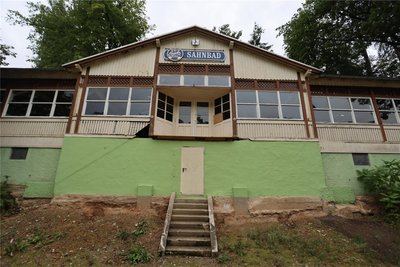 Die Sicherung und Erneuerung der historischen Kantine im Crimmitschauer Sahnbad wird voraussichtlich in der kommenden Woche fortgesetzt.