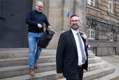 Bezweifelte zuletzt die „Redlichkeit“ des BSW nach Landtagsabstimmung zu Corona: Wirtschaftsminister Martin Dulig (SPD), hier nach dem Montagstermin mit SPD-Landeschef Henning Homann.