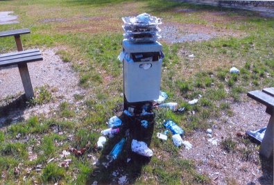 Übervolle Papierkörbe in Grünanlagen sind ab sofort ein Fall für den Mängelmelder der Stadt Werdau.