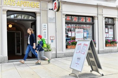 Die Ratsapotheke am Obermarkt in Freiberg beteiligte sich am Streiktag.