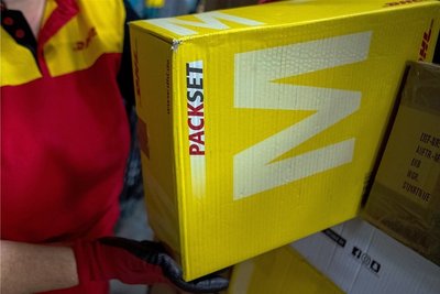 Das Paketaufkommen vor Weihnachten ist in der Regel besonders groß. Zugleich wurden in Plauen zuletzt jedoch die Öffnungszeiten der Postbank-Filiale reduziert - wegen Personalmangels.