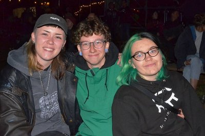 Aus Dresden angereist, um die Natur zu genießen, neue Bands zu entdecken und Freunde zu treffen: Emily (21), Laura (21) und Anna (20). Die drei waren bereits 2018 beim Festival "Insect Lounge" in Börnichen dabei.