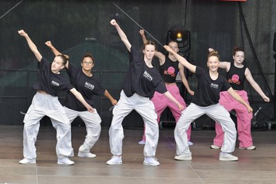 Show-Programm von Move Zwickau: Die Tänzerinnen begeistern das Publikum.