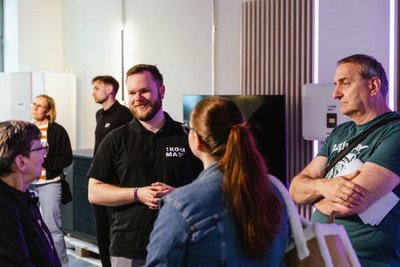 Eric Prager, Standortleiter von „1KOMMA5°“, bei der Eröffnung des Showrooms in Chemnitz.