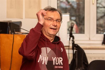 Er habe auf Workshops immer wieder gesehen, wie Menschen mit Behinderung von anderen Teilnehmern abgetrennt waren, erinnert sich Musiklehrer Frank Oertel.