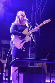 Leni Ulrich, Sängerin der österreichischen Band "Bipolar Feminin" überzeugte mit ihrer Persönlichkeit.