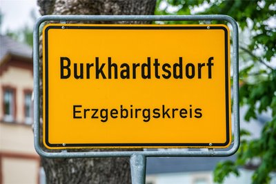 Der Ausbau der Gelenauer Straße im Burkhardtsdorfer Ortsteil Kemtau wird teurer.
