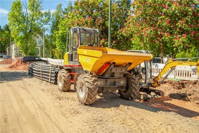 Die Thalheimer Stadtbadstraße ist eine Baustelle. Die Arbeiten liegen laut Stadt im Plan.