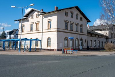 Der Vorplatz des Bahnhofs Hainichen wird ab jetzt mit Videokameras überwacht.