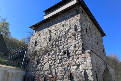 Der Hochofen in Morgenröthe ist ein sichtbares Zeichen der Glockengießer-Geschichte des Ortes, auch wenn er lange vor Firmenende ausgedient hatte.