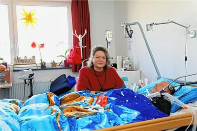 Katrin Schlachte vom Hospizdienst kennt Hans-Jürgen Unger seit 20 Jahren und wünscht sich, dass er so weit es möglich ist, selbstbestimmt leben kann. In einer eigenen Wohnung wäre das mithilfe von engagierten Pflegern möglich.