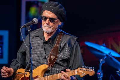 Blues der ganz feinen Art gibt es mit Tas Cru & Band in Hainichen zu erleben.