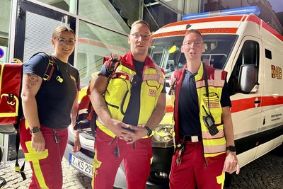 Laura Michel, Felix Münzner, Christian Sauermann vom ASB sind am Samstag beim Stadtfest im Einsatz.