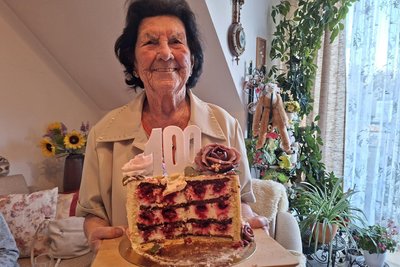 Ein Torte zum 100. Geburtstag für die Augustusburgerin Sigrid Morche-Renz.