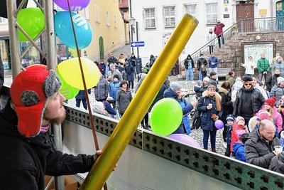 Auch eine Konfettitkanone kam zum Einsatz. 