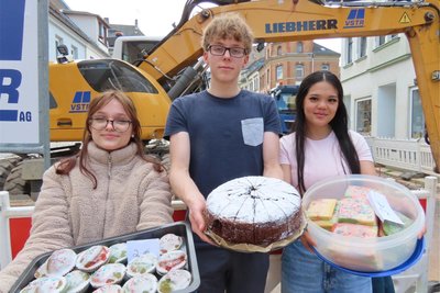 Clara Kießling, Finn Lux und Lena Tran (von links) hielten süße Köstlichkeiten für eine Pause bereit.