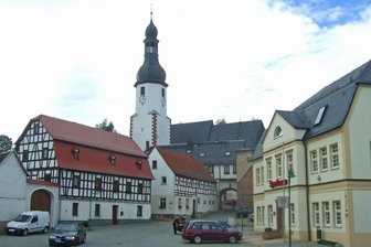 800 Jahre Neumark: Jetzt wird’s historisch - Der Marktplatz im Zentrum der Gemeinde Neumark.