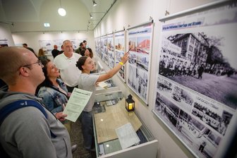 80er-Jahre-Ausstellung im Plauener Stadtarchiv gleich um ein ganzes Jahr verlängert: Liegt das wirklich nur am großen Zuspruch? - Auch zur Nacht der Museen Ende Juni war die 80er-Jahre-Ausstellung im Plauener Stadtarchiv gefragt.