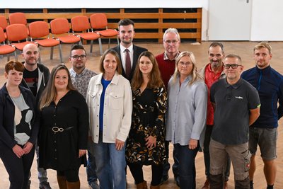 Kerstin Richter (4. v.re.) und Anne Fischer (6. v.r.) sind die neuen Stellvertreterinnen.