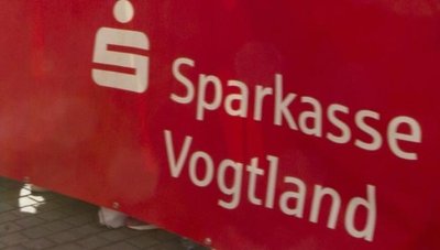 In der Coronakrise plädiert der Vorstandsvorsitzende der Sparkasse Vogtland, Marko Mühlbauer, für einen Kurswechsel.