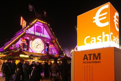 Nur Bares ist Wahres war gestern: Viele Händler akzeptieren inzwischen auch auf Weihnachtsmärkten Kartenzahlung.